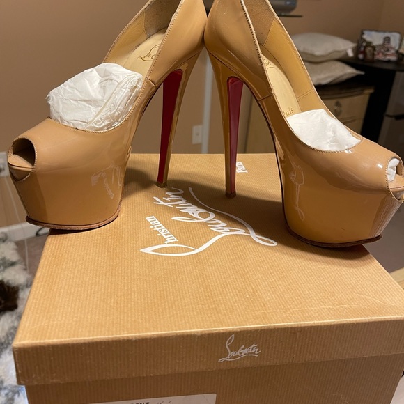 Heels - Picture 4 of 5